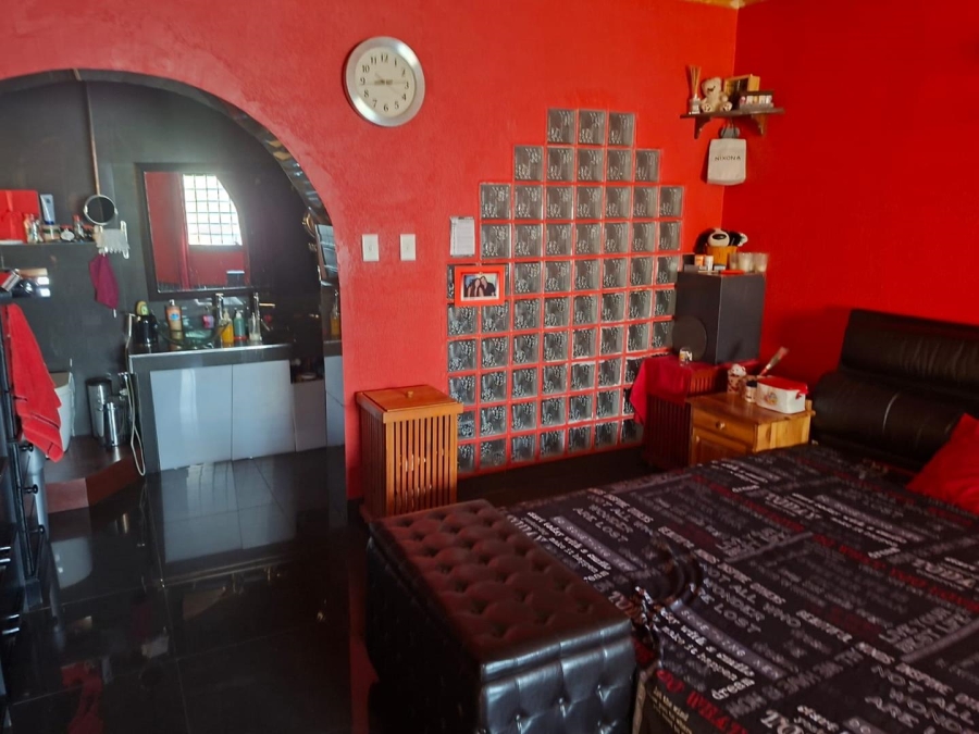 5 Bedroom Property for Sale in Protea Heights Western Cape
